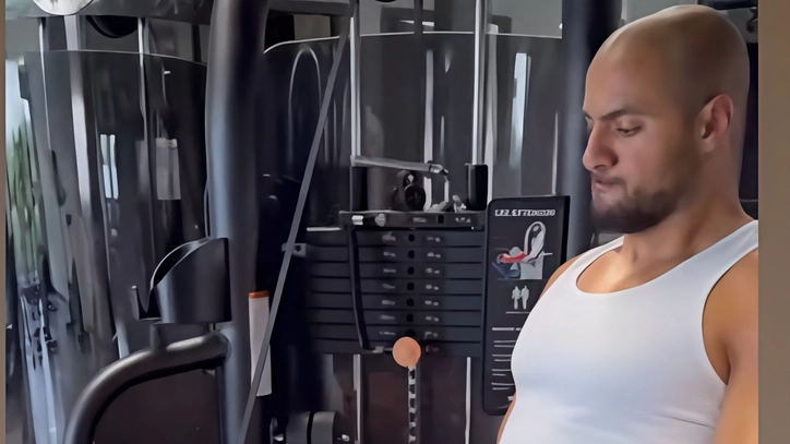 Amrabat mentre si allena Amrabat mentre si allena