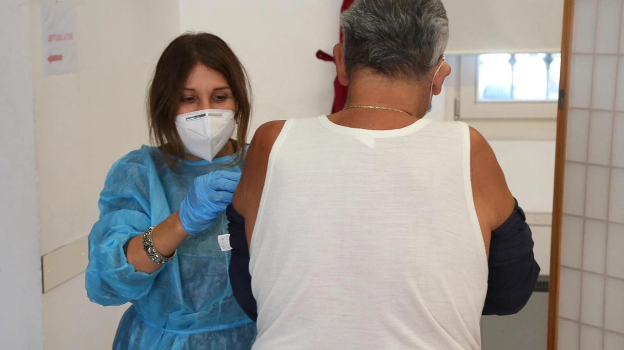 La vaccinazione antinfluenzale stagionale è dedicata prioritariamente ad anziani, bambini e. a soggetti fragili