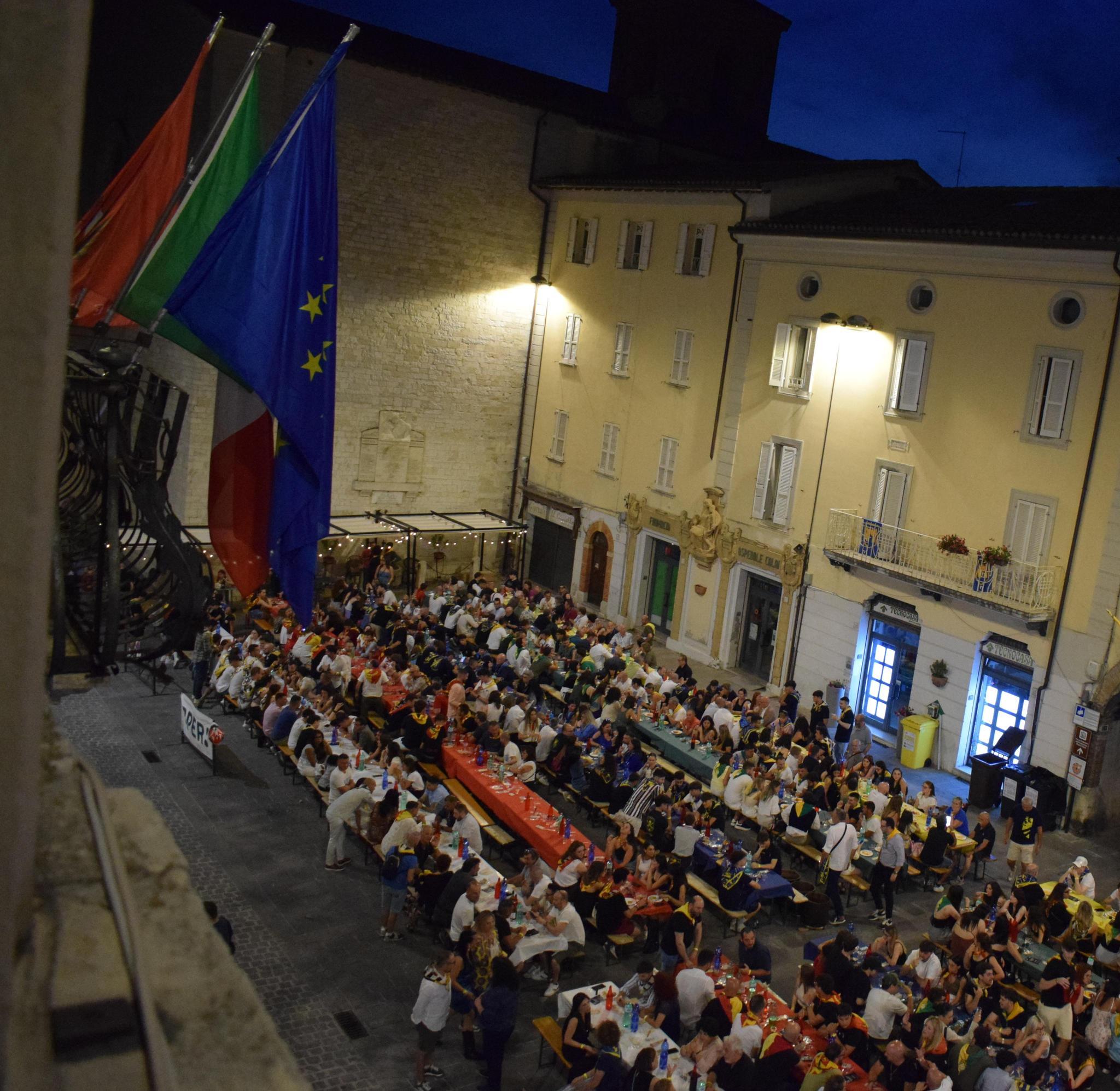 Cena dei 100 giorni. Palio di S. Michele. Conto alla rovescia Cena dei 100 giorni. Palio di S. Michele. Conto alla rovescia