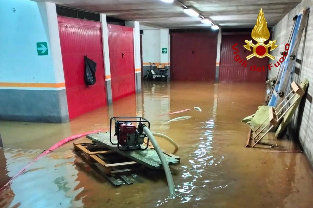 Numerosi interventi dei vigili del fuoco anche in Maremma dove le forti piogge hanno allagato garage e scantinati