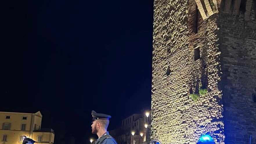 UMBERTIDE – Gazzelle in giro fino a notte inoltrata per controllare il territorio. Ed è quello che la gente si... UMBERTIDE – Gazzelle in giro fino a notte inoltrata per controllare il territorio. Ed è quello che la gente si...