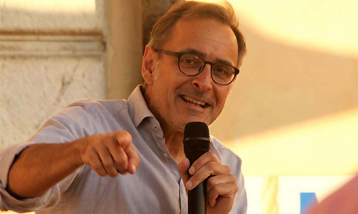https://www.lanazione.it/image-service/view/acePublic/alias/contentid/NmNlMDAwZTEtNzY5My00/0/gli-incontri-con-gli-autori-in-giardino-lestate-della-lazzerini-al-buonamici-protagonisti-gli-scrittori-toscani.jpeg