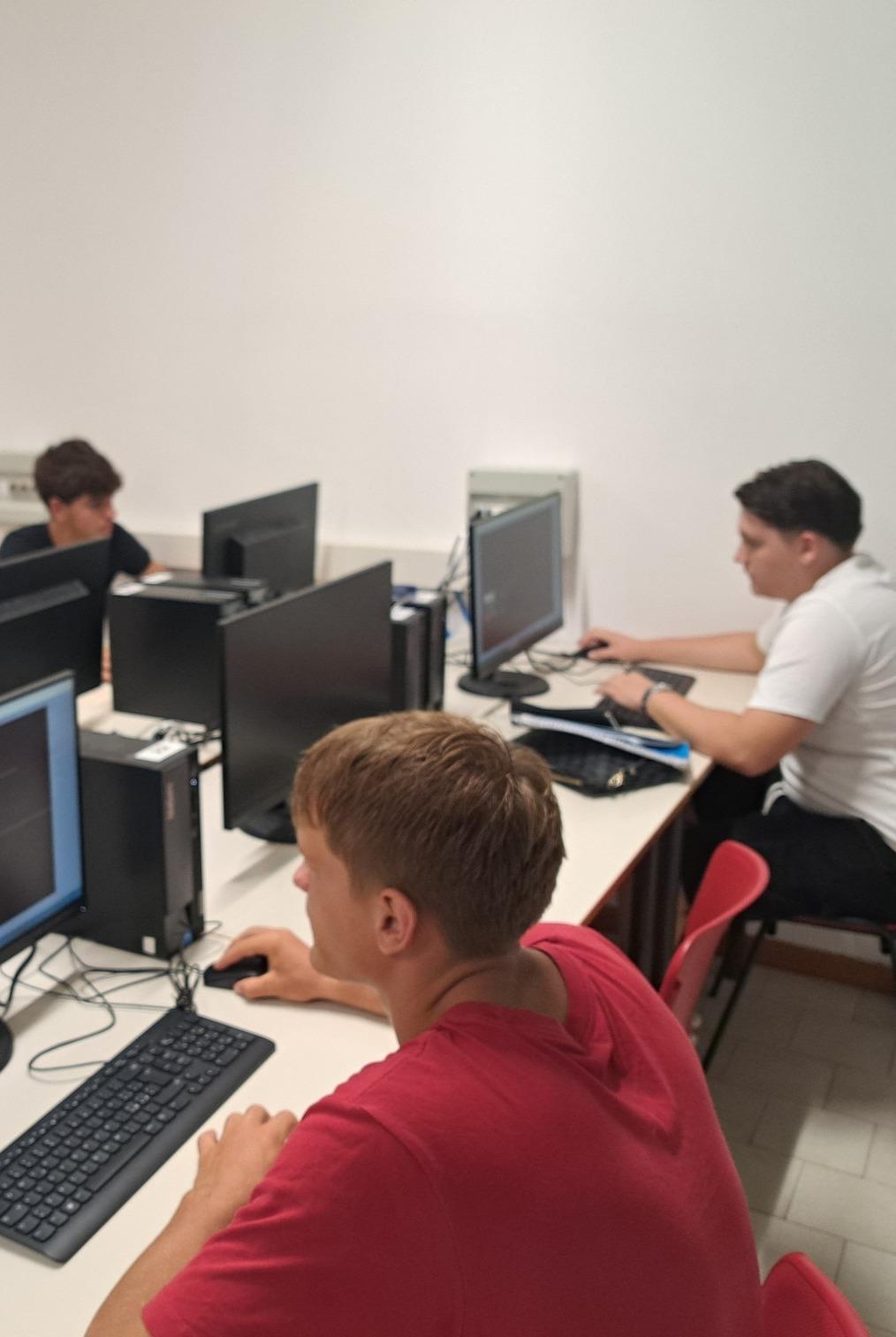 Al Capitini studenti “tecnologici“. Un programma all’avanguardia per i futuri professionisti del legno Al Capitini studenti “tecnologici“. Un programma all’avanguardia per i futuri professionisti del legno