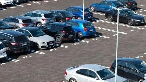 Un parcheggio e un percorso pedonale sicuri sulla Sp10 di Carmignano. L’intervento, che vedrà un investimento da 355mila euro, riguarda... Un parcheggio e un percorso pedonale sicuri sulla Sp10 di Carmignano. L’intervento, che vedrà un investimento da 355mila euro, riguarda...
