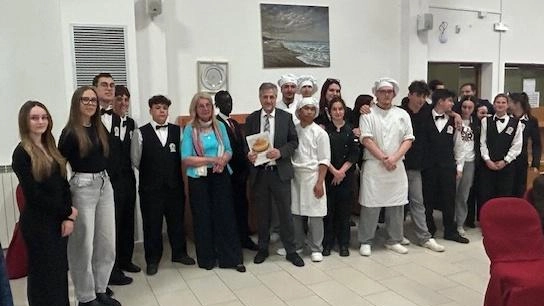 Un momento della serata durante la quale sono stati presentati i vari piatti realizzati dagli studenti Un momento della serata durante la quale sono stati presentati i vari piatti realizzati dagli studenti