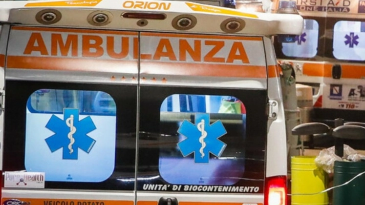 Ambulanza (immagine di repertorio Ansa) Ambulanza (immagine di repertorio Ansa)