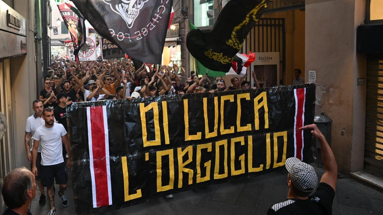 Ieri sera la squadra ha incontrato i sostenitori nella Curva Ovest del Porta. Elisa. Momento speciale con la premiazione di tre storici supporter. Ieri sera la squadra ha incontrato i sostenitori nella Curva Ovest del Porta. Elisa. Momento speciale con la premiazione di tre storici supporter.