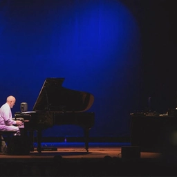 Un omaggio tra emozione, improvvisazione e libertà creativa per “Aspettando naturalmente pianoforte”