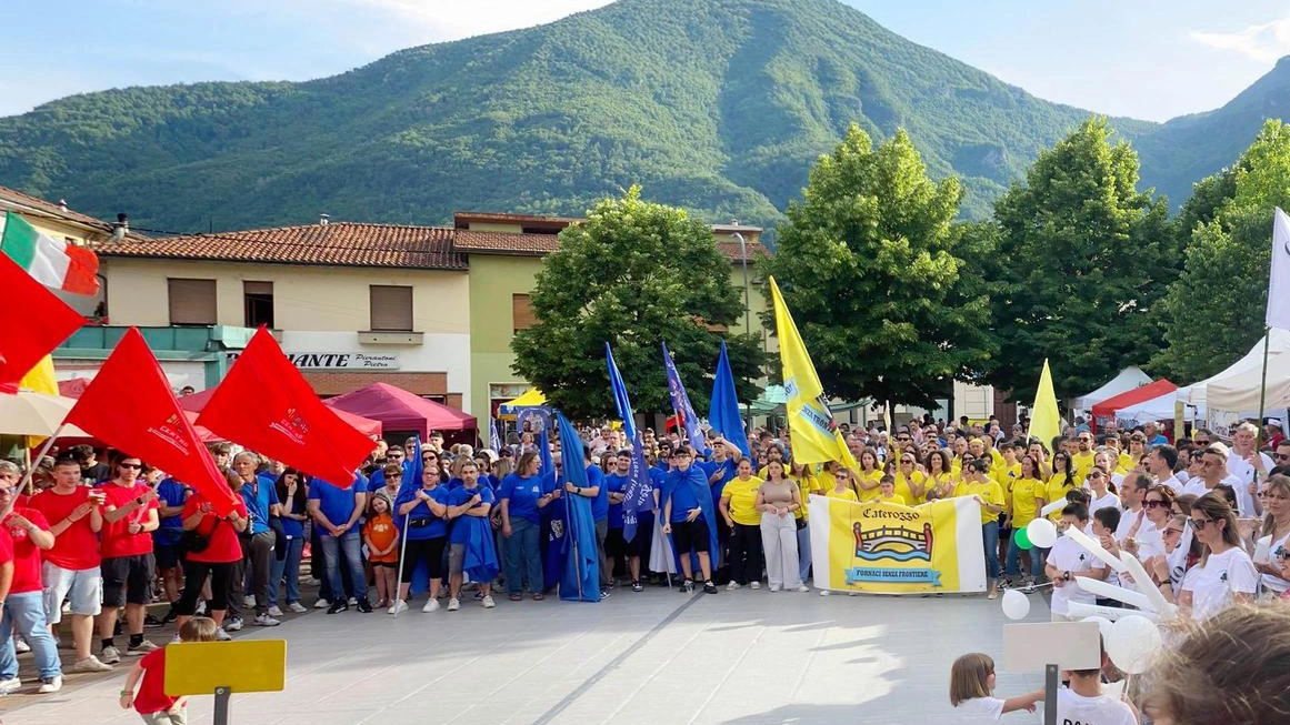 I. colori dei 4. rioni: bianco per Case Operaie, giallo per Caterozzo, rosso per il Centro e azzurro per le Case Operaie I. colori dei 4. rioni: bianco per Case Operaie, giallo per Caterozzo, rosso per il Centro e azzurro per le Case Operaie