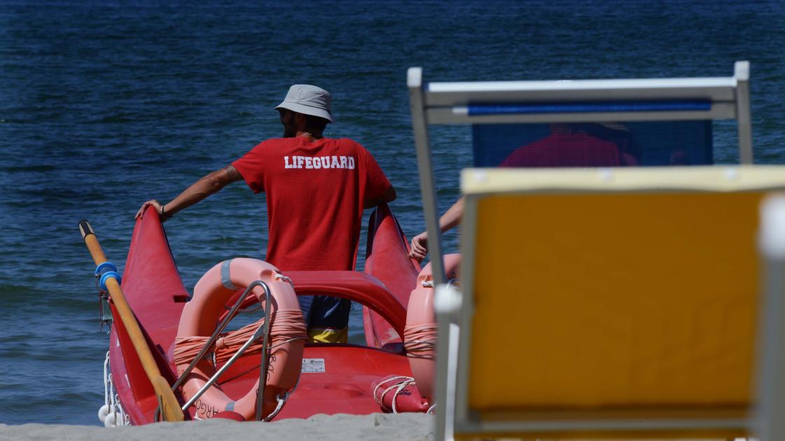 https://www.lanazione.it/image-service/view/acePublic/alias/contentid/NmQ3MzBmNWItZGE1ZC00/0/290814381587_bettolini_bagnanti_spiaggia_lido_camaiore_estate_ve.jpeg?f=16:9&w=1200&h=630
