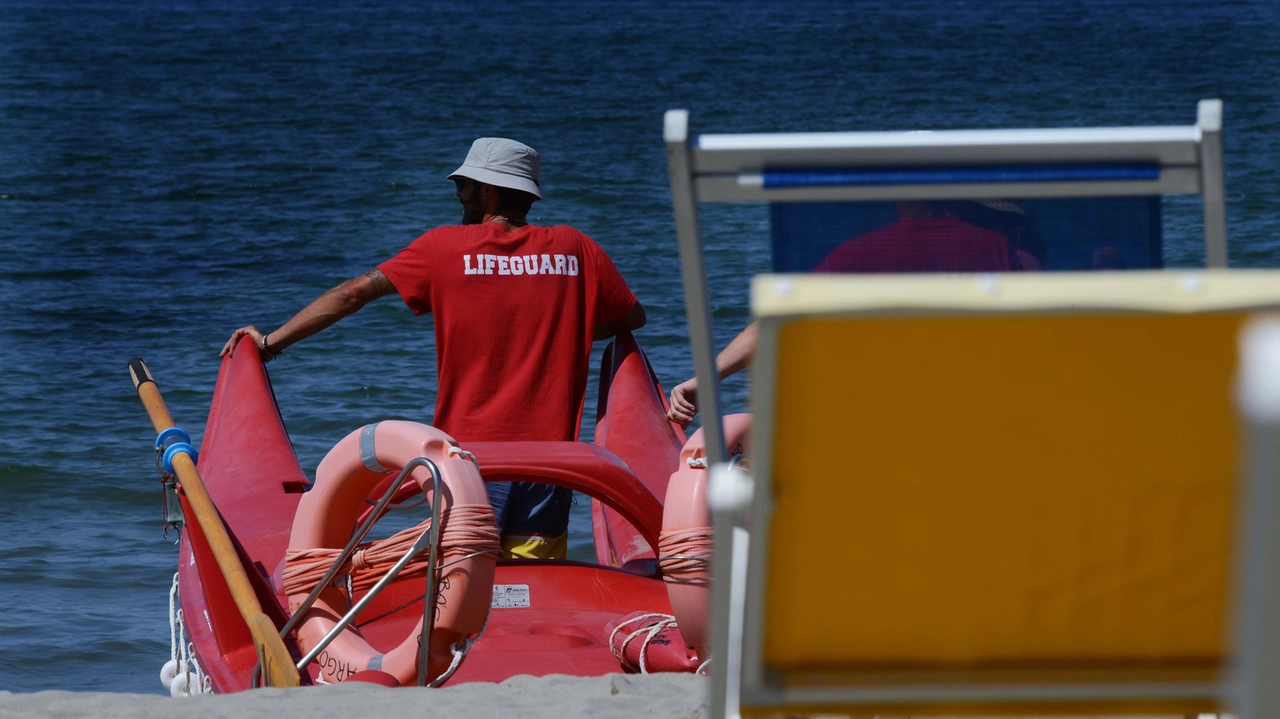290814381587_BETTOLINI_BAGNANTI_SPIAGGIA_LIDO_CAMAIORE_ESTATE_VE