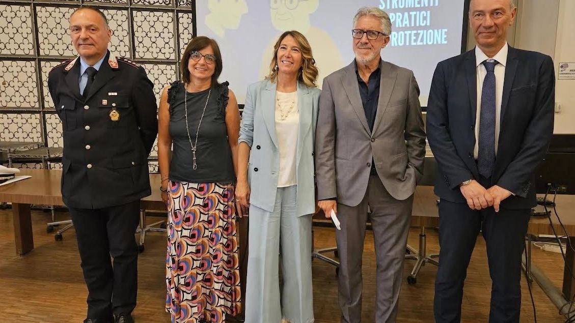 I partner del progetto ’Siena Sicura’ promosso dal Comune per arginare il fenomeno delle gruffe agli anziani sul territorio di Siena I partner del progetto ’Siena Sicura’ promosso dal Comune per arginare il fenomeno delle gruffe agli anziani sul territorio di Siena