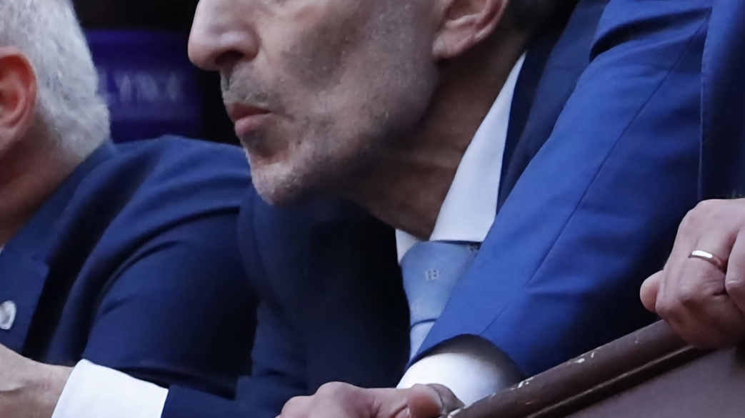 Il capitano del Leocorno stringato sulla mossa: "Devo ancora rivederla". Racconta che il fantino, con cui resta un rapporto privilegiato, . è stato accolto al rientro in Pantaneto come quando è arrivato il 13. Il capitano del Leocorno stringato sulla mossa: "Devo ancora rivederla". Racconta che il fantino, con cui resta un rapporto privilegiato, . è stato accolto al rientro in Pantaneto come quando è arrivato il 13.