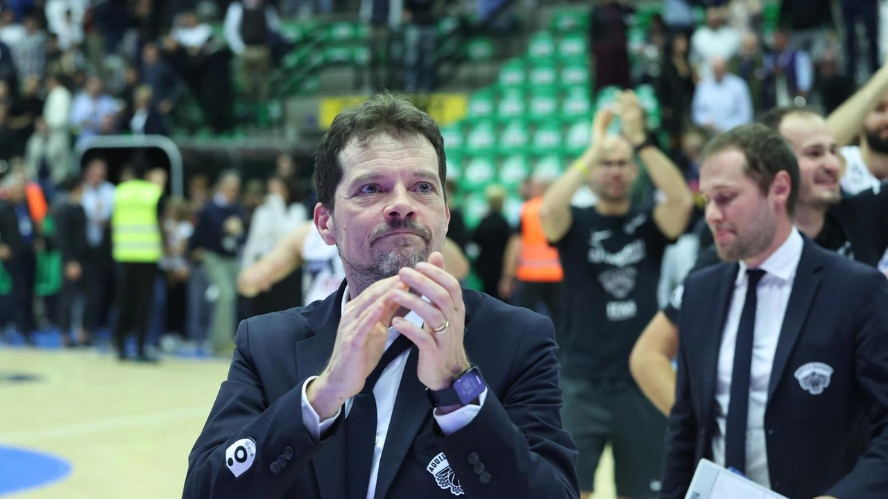 Domenica al PalaCarrara arriva la capolista Aquila Basket, imbattuta. L’analisi del coach: "La città di Pistoia merita rispetto. Ora ci vuole equilibrio". Domenica al PalaCarrara arriva la capolista Aquila Basket, imbattuta. L’analisi del coach: "La città di Pistoia merita rispetto. Ora ci vuole equilibrio".