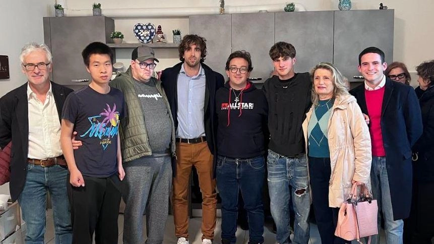 Un momento dell’inaugurazione della Casa con le autorità e le associazioni: si tratta di un progetto che creerà opportunità sul territorio