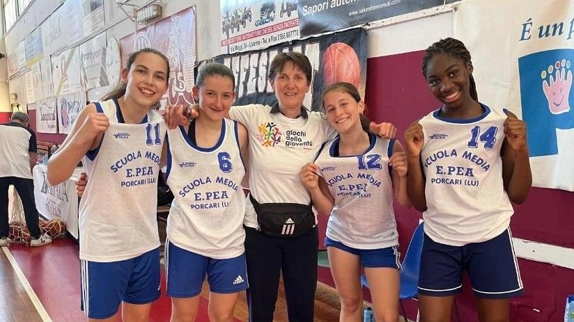La squadra, accompagnata dalla professoressa Lucia Tori, ha conquistato l’accesso alla fase nazionale dopo aver vinto le finali regionali a Livorno La squadra, accompagnata dalla professoressa Lucia Tori, ha conquistato l’accesso alla fase nazionale dopo aver vinto le finali regionali a Livorno