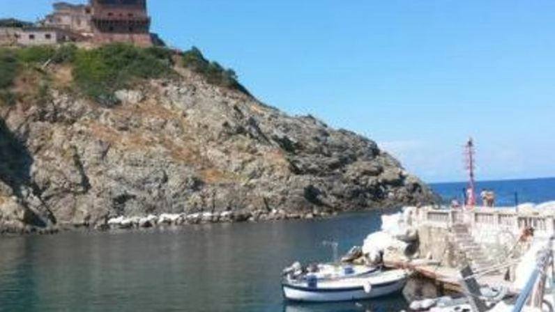 Un’impresa compiuta... per caso. Atterraggio d’emergenza in Gorgona. L’inatteso record dell’aviatore Bague