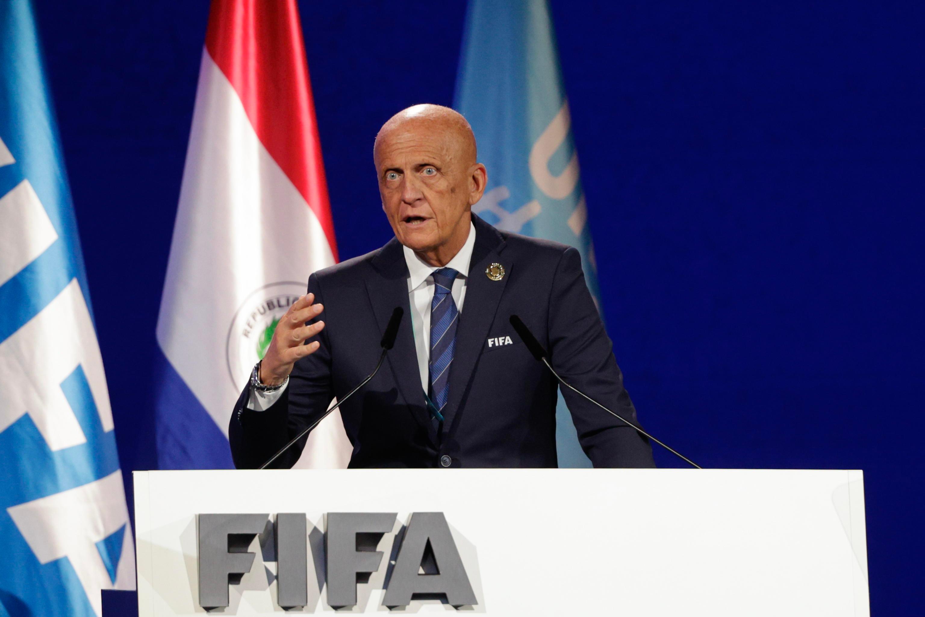 La carezza di Collina a Lorenzo. Telefonata del capo degli arbitri al fischietto aggredito La carezza di Collina a Lorenzo. Telefonata del capo degli arbitri al fischietto aggredito