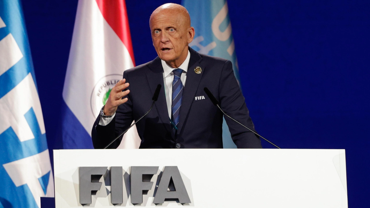 Pierluigi Collina dal 20 gennaio 2017 è il presidente della Commissione Arbitrale della Fifa Pierluigi Collina dal 20 gennaio 2017 è il presidente della Commissione Arbitrale della Fifa