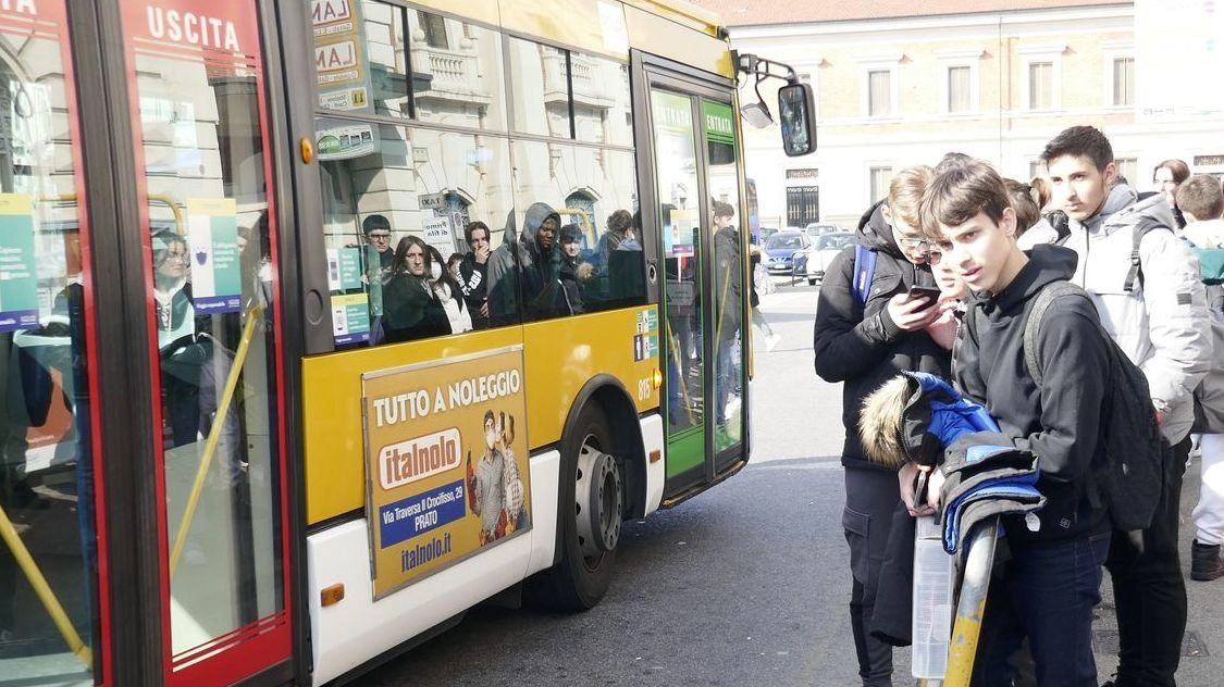 Legambiente denuncia la grave carenza di trasporto pubblico nelle zone extraurbane di Carrara, in particolare a Fontia. I disservizi quotidiani isolano i cittadini, che rischiano di essere penalizzati e lasciati in balia degli eventi. La situazione porta a uno spopolamento dei paesi a monte e a gravi disagi per i residenti. Legambiente denuncia la grave carenza di trasporto pubblico nelle zone extraurbane di Carrara, in particolare a Fontia. I disservizi quotidiani isolano i cittadini, che rischiano di essere penalizzati e lasciati in balia degli eventi. La situazione porta a uno spopolamento dei paesi a monte e a gravi disagi per i residenti.
