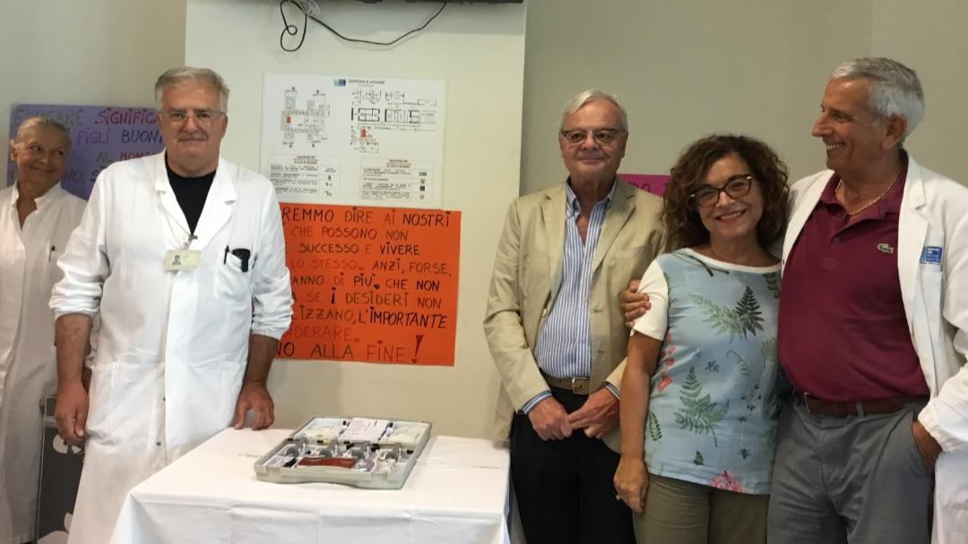 https://www.lanazione.it/image-service/view/acePublic/alias/contentid/NmQ5YmI3MTMtMmUwMi00/0/la-donazione-all-ospedale.jpeg?f=16:9&w=1200&h=630