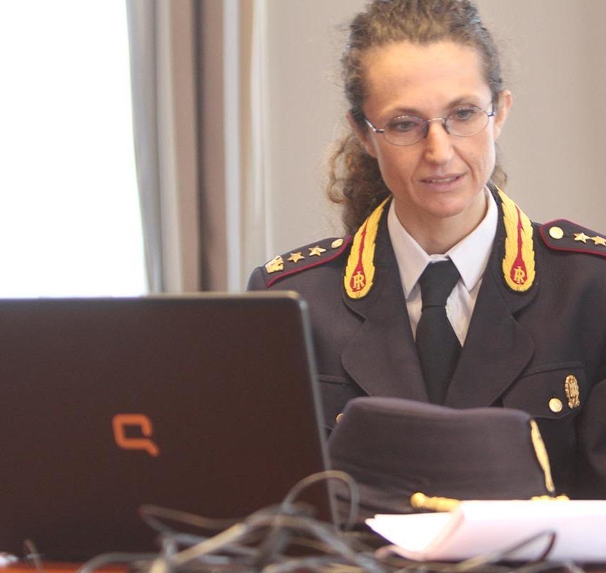 un falso sms invita a verificare un acquisto 232 una truffa