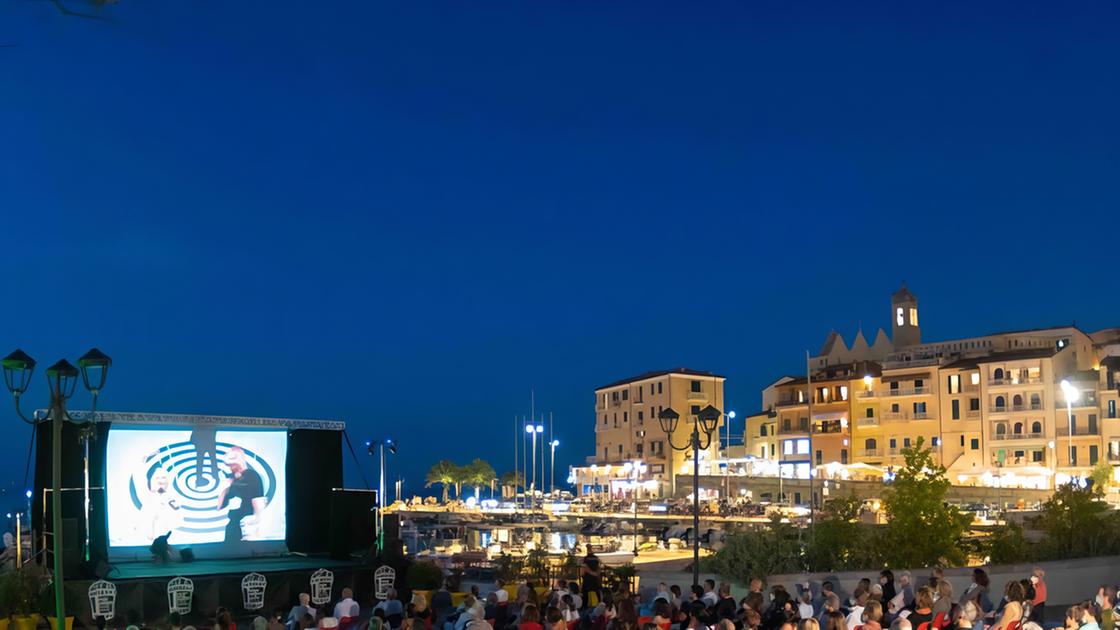 ’Pop Corn Festival del corto’. Diciotto opere iscritte al concorso. Tre giorni di proiezioni in piazza ’Pop Corn Festival del corto’. Diciotto opere iscritte al concorso. Tre giorni di proiezioni in piazza