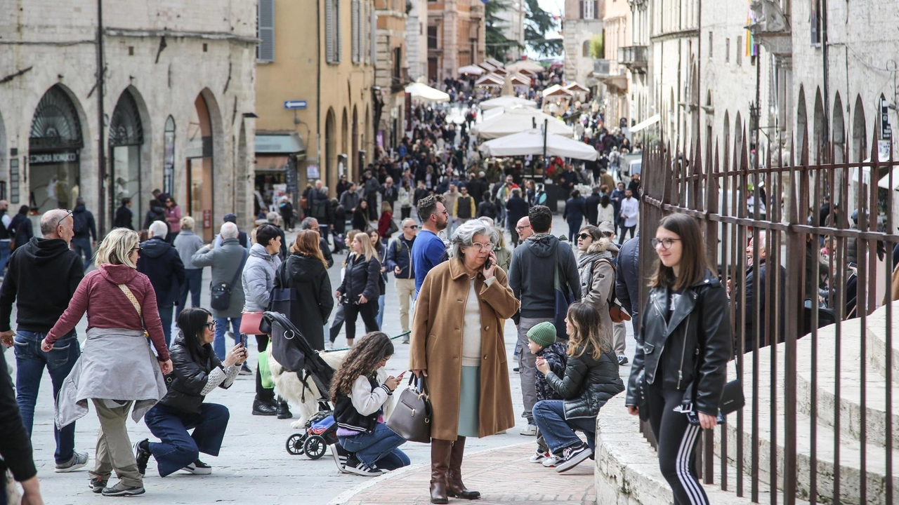 Perugia, Fittuccia: "Il beltempo ha dato i suoi risultati anche per quanto riguarda il last-minute". Intanto il Consorzio protesta: "Non ci sono idee per il centro. Marketing assente". Perugia, Fittuccia: "Il beltempo ha dato i suoi risultati anche per quanto riguarda il last-minute". Intanto il Consorzio protesta: "Non ci sono idee per il centro. Marketing assente".