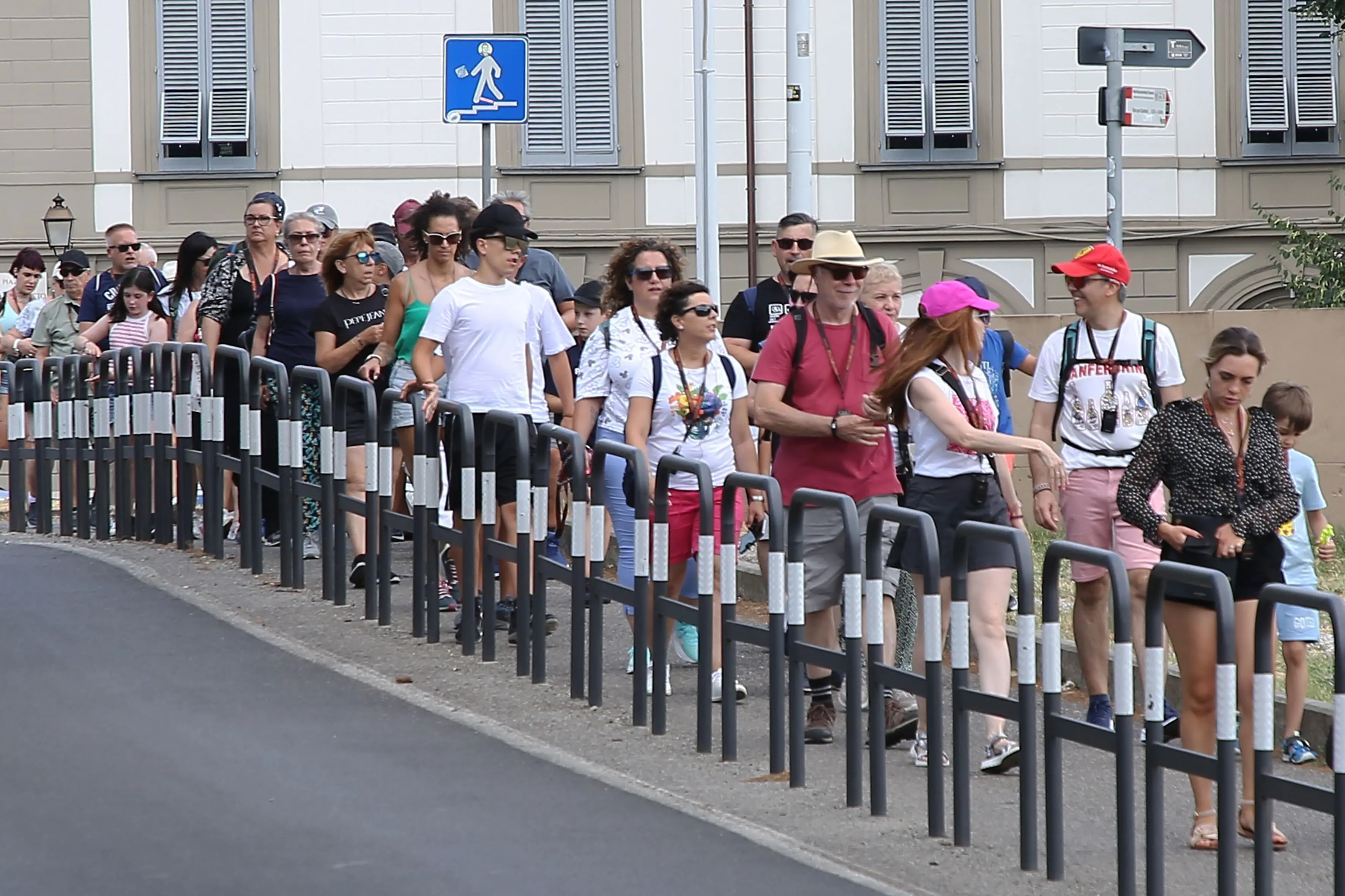 Tramvia ko, caos a Porta al Prato. Assalto ai bus e turisti spaesati: “Non sappiamo dove andare”