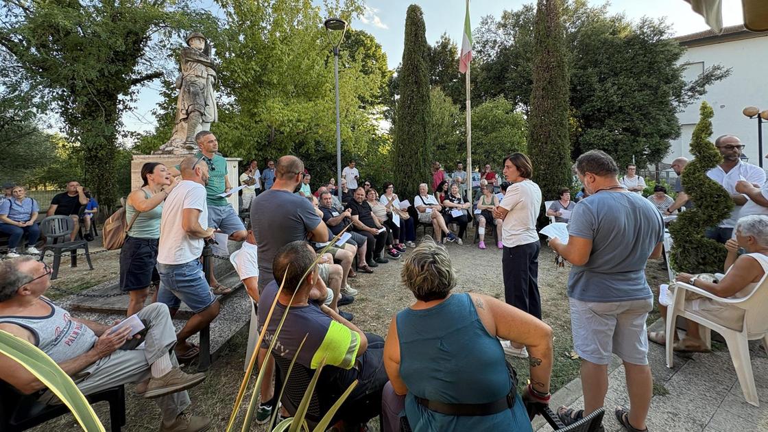 Badia Pozzeveri più sicura. Incontro con il sindaco: "Presto nuovi sensi unici" Badia Pozzeveri più sicura. Incontro con il sindaco: "Presto nuovi sensi unici"