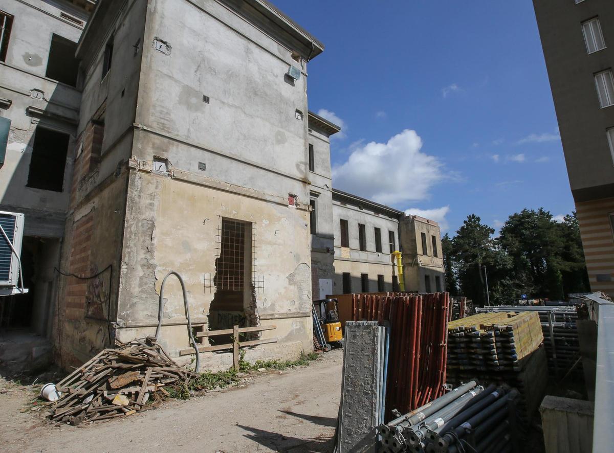 monteluce luned236 ricominciano i lavori alla casa della comunit224