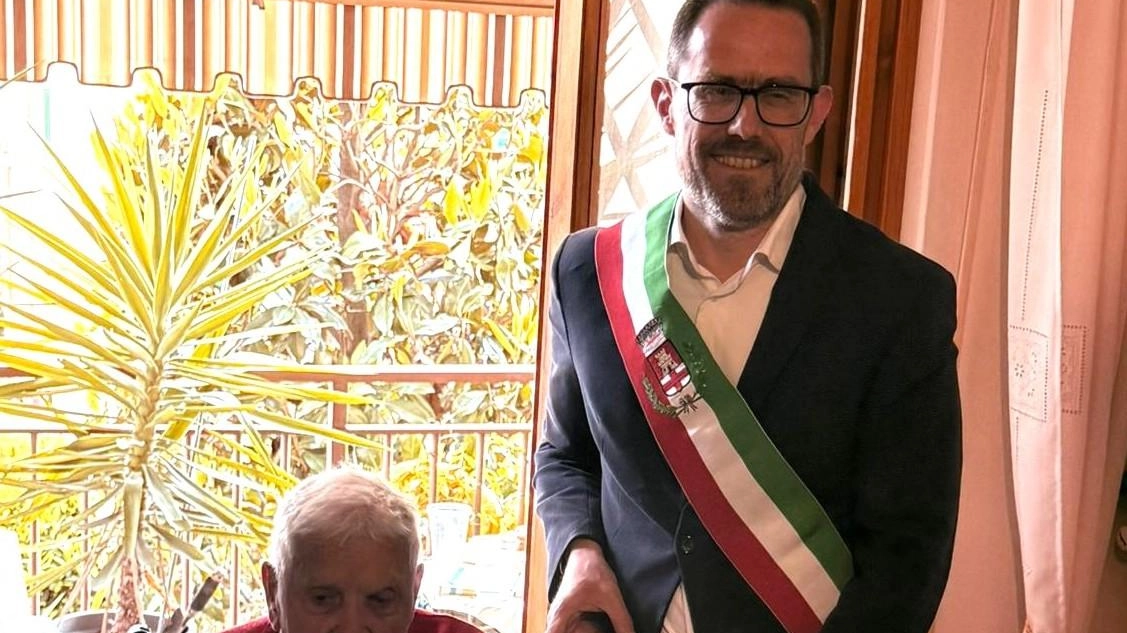 Cento candeline per Ubaldo Ferraresi. Un secolo di vita, parte del quale impegnato a realizzare i mattoni per la ricostruzione... Cento candeline per Ubaldo Ferraresi. Un secolo di vita, parte del quale impegnato a realizzare i mattoni per la ricostruzione...