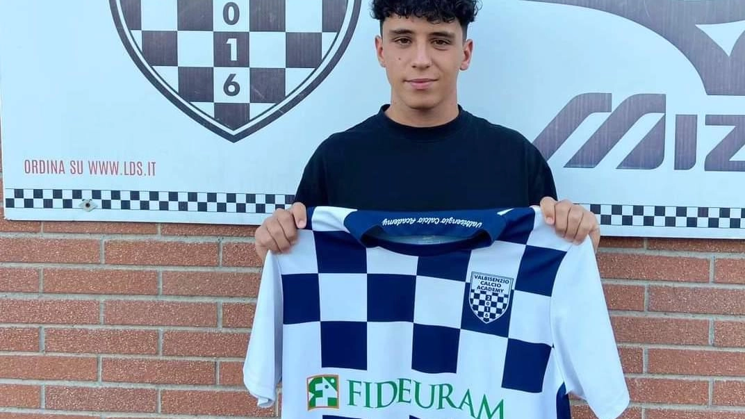 Alessio Ferrari, nuovo giocatore della Valbisenzio Academy che debutterà in Coppa Toscana contro il Vernio Alessio Ferrari, nuovo giocatore della Valbisenzio Academy che debutterà in Coppa Toscana contro il Vernio