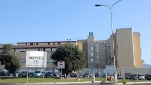 “Mio figlio di 6 anni in ospedale per sospetta frattura a un braccio, rimandato a casa: mancano gli ortopedici”