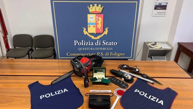 Il materiale sequestrato dalla Polizia durante le indagini Il materiale sequestrato dalla Polizia durante le indagini