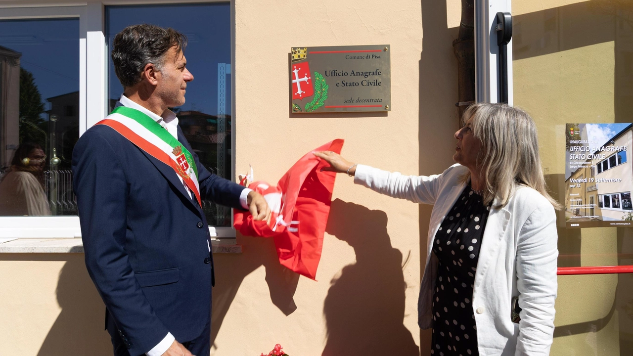 Inaugurato nei locali dell’ex circoscrizione 5 in Largo Petrarca: prima carta d’identità all’arcivescovo emerito Giovanni Paolo Benotto . Inaugurato nei locali dell’ex circoscrizione 5 in Largo Petrarca: prima carta d’identità all’arcivescovo emerito Giovanni Paolo Benotto .