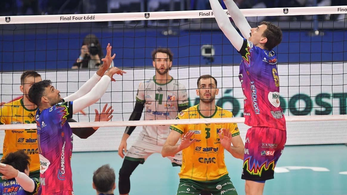 Perugia celebra un traguardo storico nella pallavolo vincendo la Champions League, completando una bacheca già ricca di successi. Perugia celebra un traguardo storico nella pallavolo vincendo la Champions League, completando una bacheca già ricca di successi.