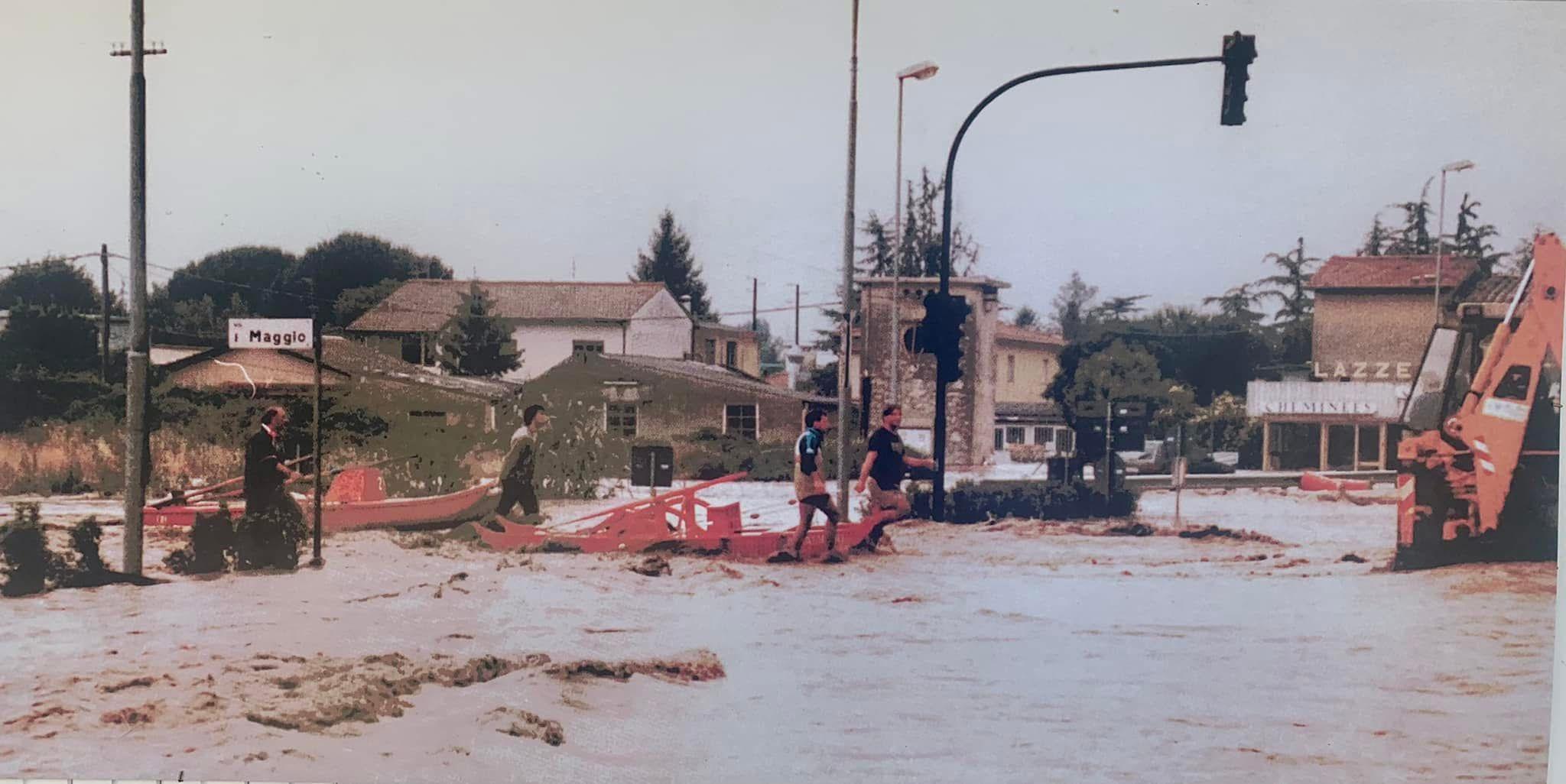 Alluvione Versilia, il ricordo. “Dalla spiaggia al disastro portando con noi i patini. Così salvammo gli anziani” Alluvione Versilia, il ricordo. “Dalla spiaggia al disastro portando con noi i patini. Così salvammo gli anziani”