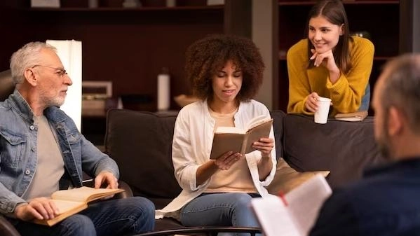 Ripartono gli appuntamenti del "Book club-Via col libro nato tra gli iscritti all’Università popolare. Il prossimo incontro è fissato per... Ripartono gli appuntamenti del "Book club-Via col libro nato tra gli iscritti all’Università popolare. Il prossimo incontro è fissato per...