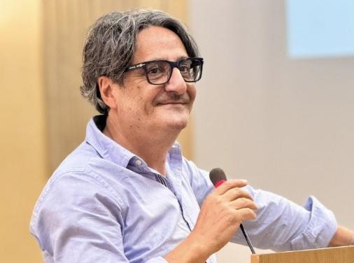 https://www.lanazione.it/image-service/view/acePublic/alias/contentid/NmU2NzgyNTktOGFmYi00/0/il-gran-caldo-e-un-pericolo-per-i-lavoratori-la-proposta-cambiare-gli-orari-nei-cantieri.jpeg