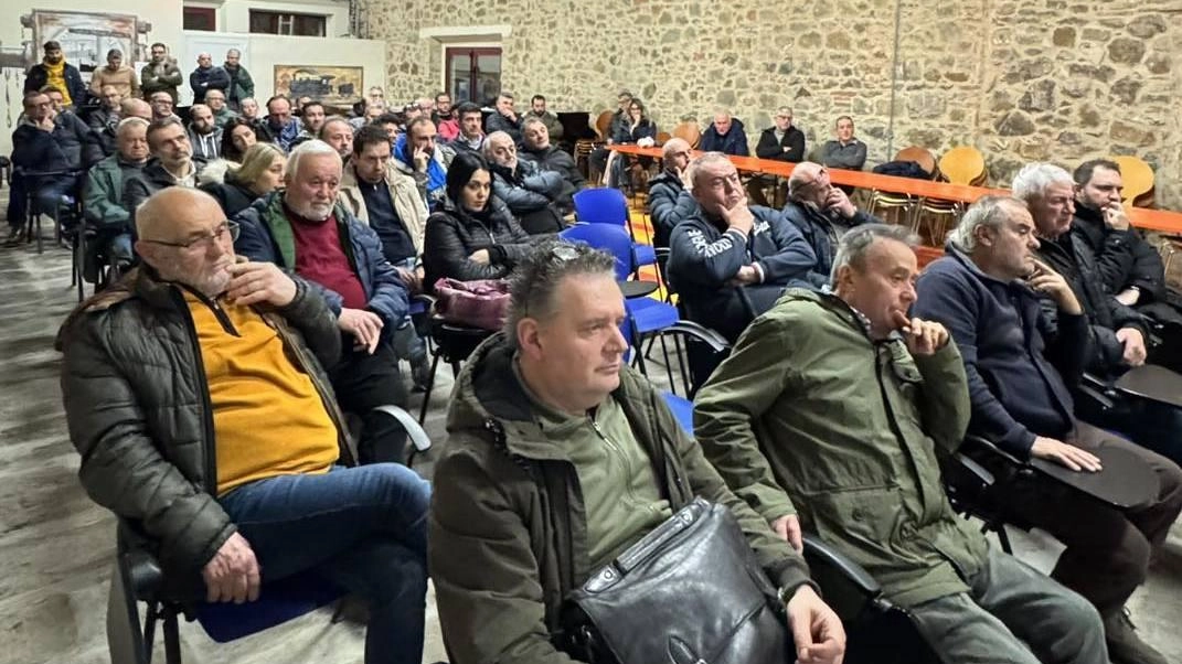 Partecipatissimo l’incontro alla casa della cultura da parte di cittadini e imprenditori pronti a mettere mano al portafoglio Partecipatissimo l’incontro alla casa della cultura da parte di cittadini e imprenditori pronti a mettere mano al portafoglio