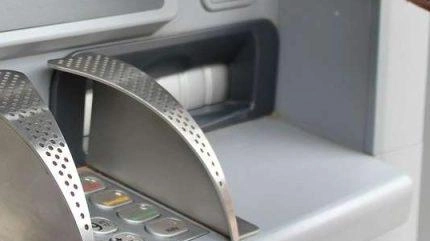 "E’ assurdo che non ci sia neppure un bancomat" . "E’ assurdo che non ci sia neppure un bancomat" .