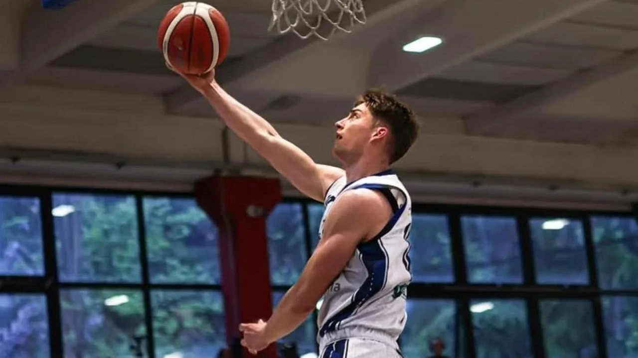 La Stosa mette a segno il secondo colpo di mercato: l’ala classe 2004 Paolo Redaelli (foto). Affrontato nella seconda fase... La Stosa mette a segno il secondo colpo di mercato: l’ala classe 2004 Paolo Redaelli (foto). Affrontato nella seconda fase...