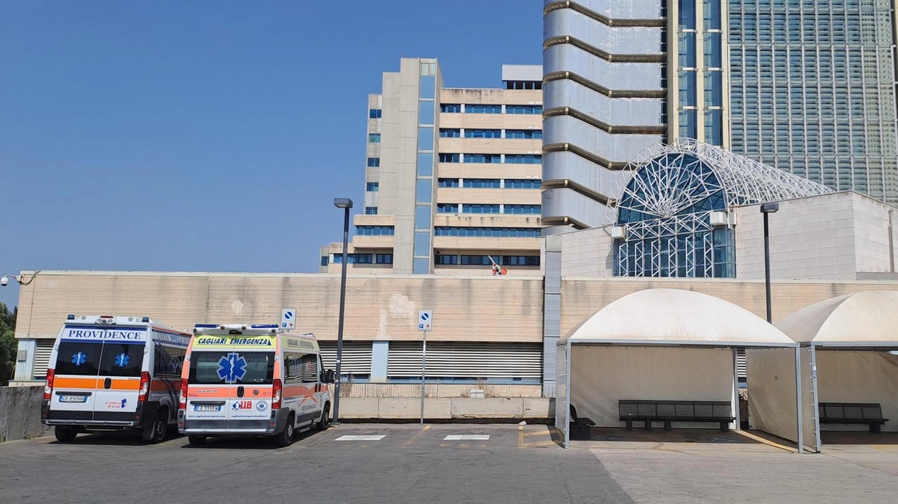 L'episodio è avvenuto in centro, indagano i carabinieri L'episodio è avvenuto in centro, indagano i carabinieri