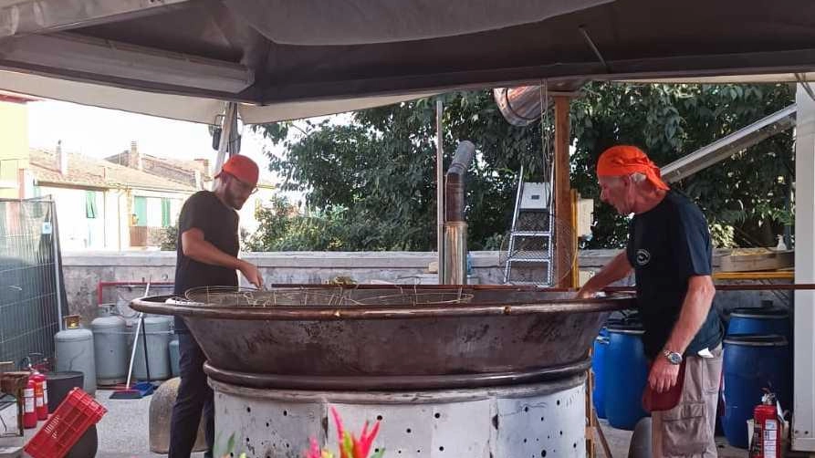 La nuova disposizione del padellone per la frittura e della cucina è una mossa azzeccata dal comitato organizzatore La nuova disposizione del padellone per la frittura e della cucina è una mossa azzeccata dal comitato organizzatore