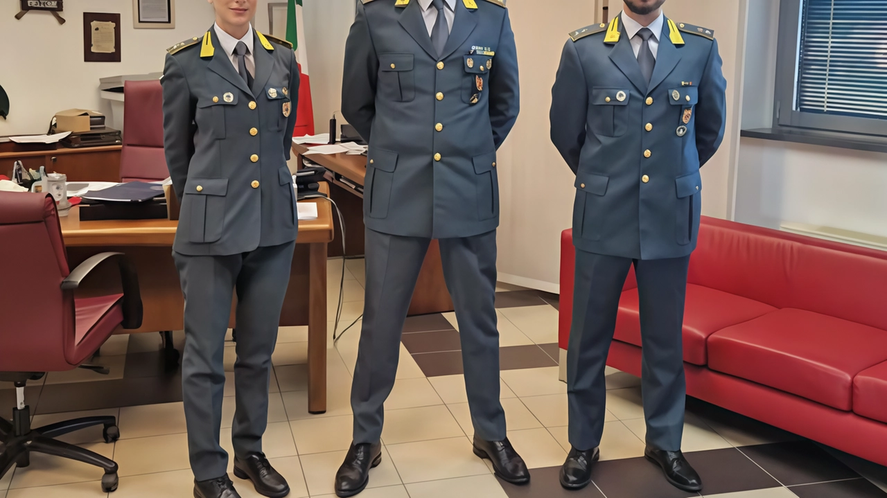 I tenenti Sarah Guarneri e Raffaele Verolla con il comandante Canale