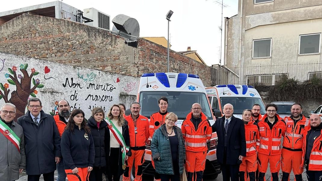 Nella foto sotto. Diana Toccafondi e Piero Benedetti, a fianco l’inaugurazione dei nuovi mezzi dell’Avvenire Nella foto sotto. Diana Toccafondi e Piero Benedetti, a fianco l’inaugurazione dei nuovi mezzi dell’Avvenire