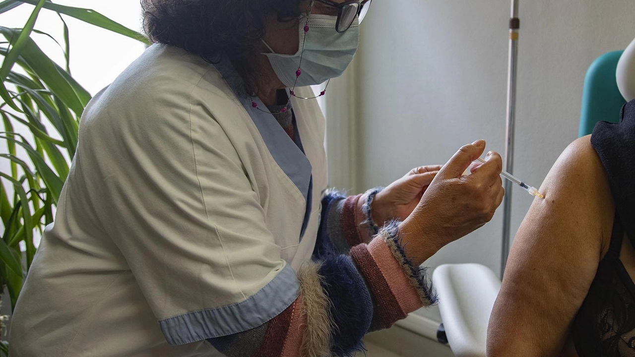 I sindaci di Castelfranco e Santa Croce elogiano l'Asl Toscana per i positivi risultati sui vaccini, invitando la popolazione a continuare ad aderire alle vaccinazioni essenziali per la salute pubblica, in particolare per i bambini. Si sottolinea l'importanza dei piani vaccinali personalizzati per gruppi a rischio. I sindaci di Castelfranco e Santa Croce elogiano l'Asl Toscana per i positivi risultati sui vaccini, invitando la popolazione a continuare ad aderire alle vaccinazioni essenziali per la salute pubblica, in particolare per i bambini. Si sottolinea l'importanza dei piani vaccinali personalizzati per gruppi a rischio.