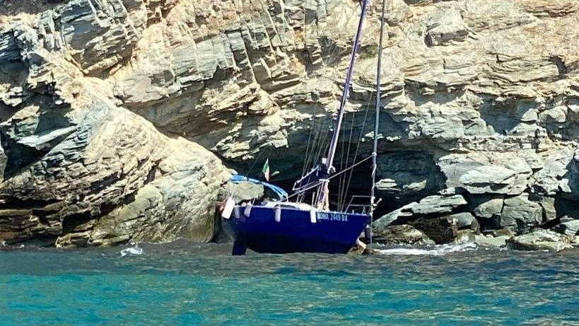 Incidente vicino a Cala Purgatorio, uno degli scorci più belli di Monte Argentario. Le cause verranno accertate nell’inchiesta condotta dalla Guardia costiera. . Incidente vicino a Cala Purgatorio, uno degli scorci più belli di Monte Argentario. Le cause verranno accertate nell’inchiesta condotta dalla Guardia costiera. .