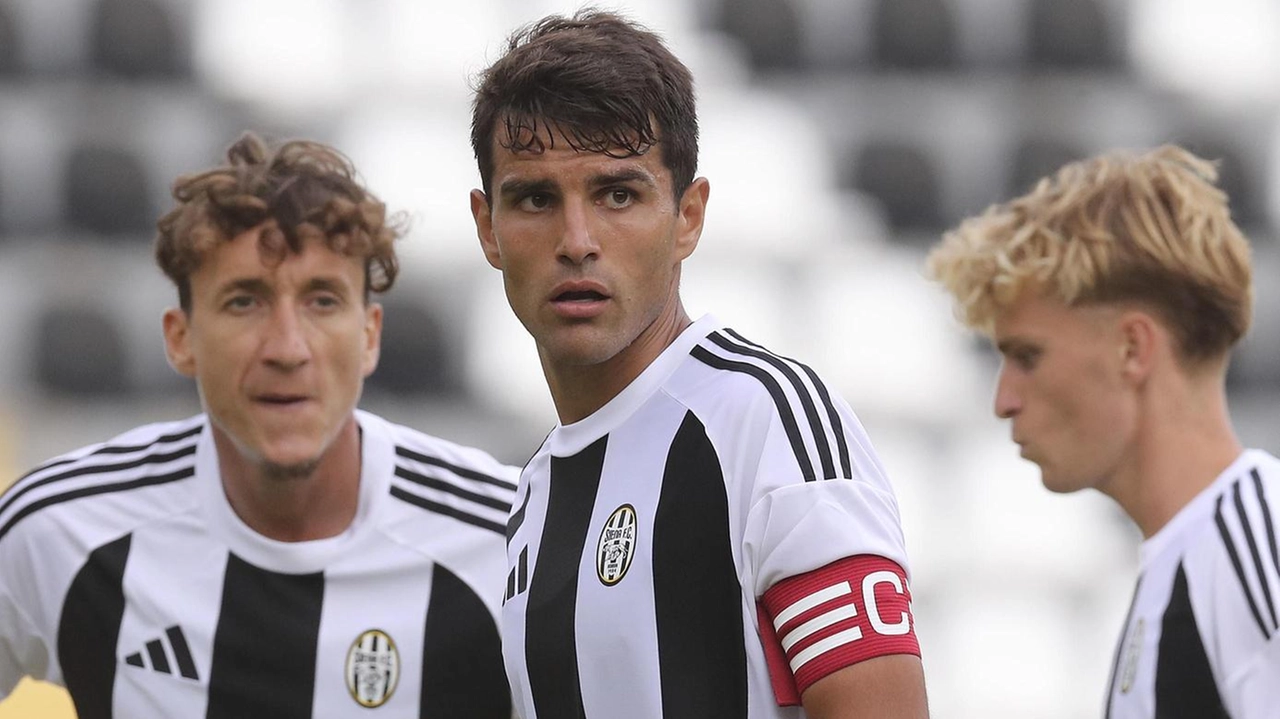 Michele Somma (foto) è arrivato a Siena con una valigia piena di esperienza, di campionati giocati in piazza anche ‘pesanti’,... Michele Somma (foto) è arrivato a Siena con una valigia piena di esperienza, di campionati giocati in piazza anche ‘pesanti’,...